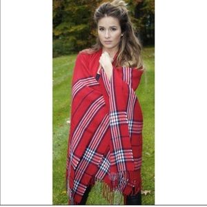 Kittenish pashmina Jessie James decker